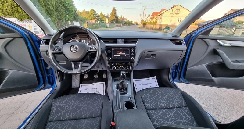 Skoda Octavia cena 49900 przebieg: 248000, rok produkcji 2018 z Biłgoraj małe 407